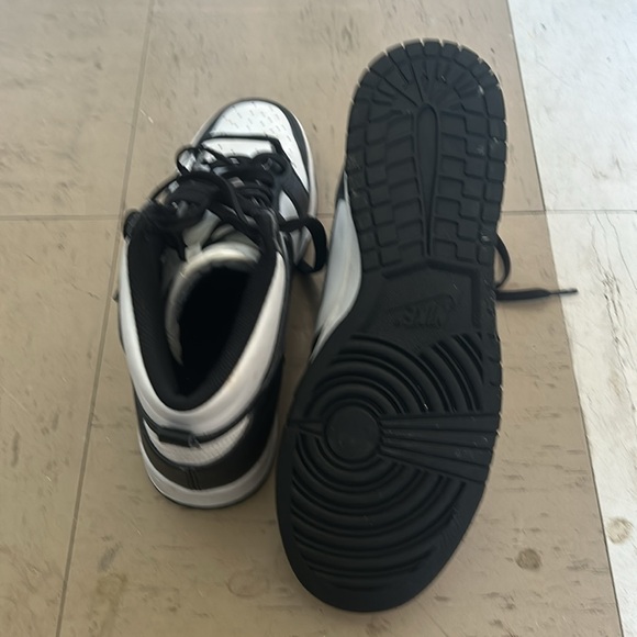 A bit worn - Picture 3 of 3